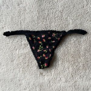 Victoria’s Secret | Y2K Black Rosebud Cotton Lingerie V-String | M